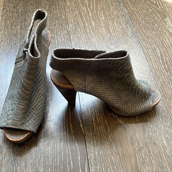 Heels - Picture 3 of 7